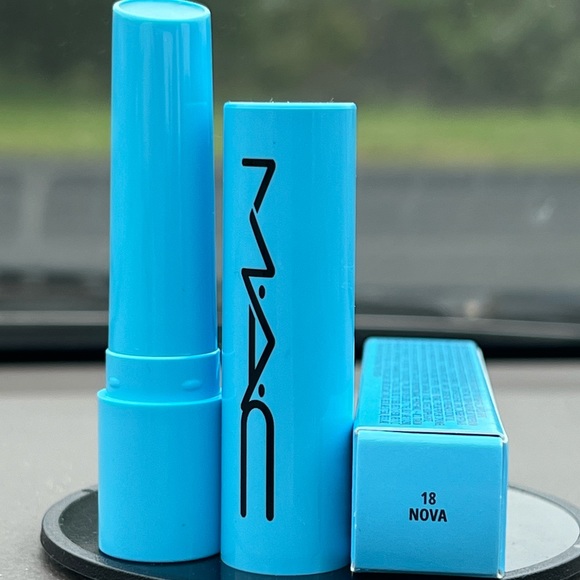 MAC Squirt Plumping Gloss Stick in Nova - Picture 12 of 14